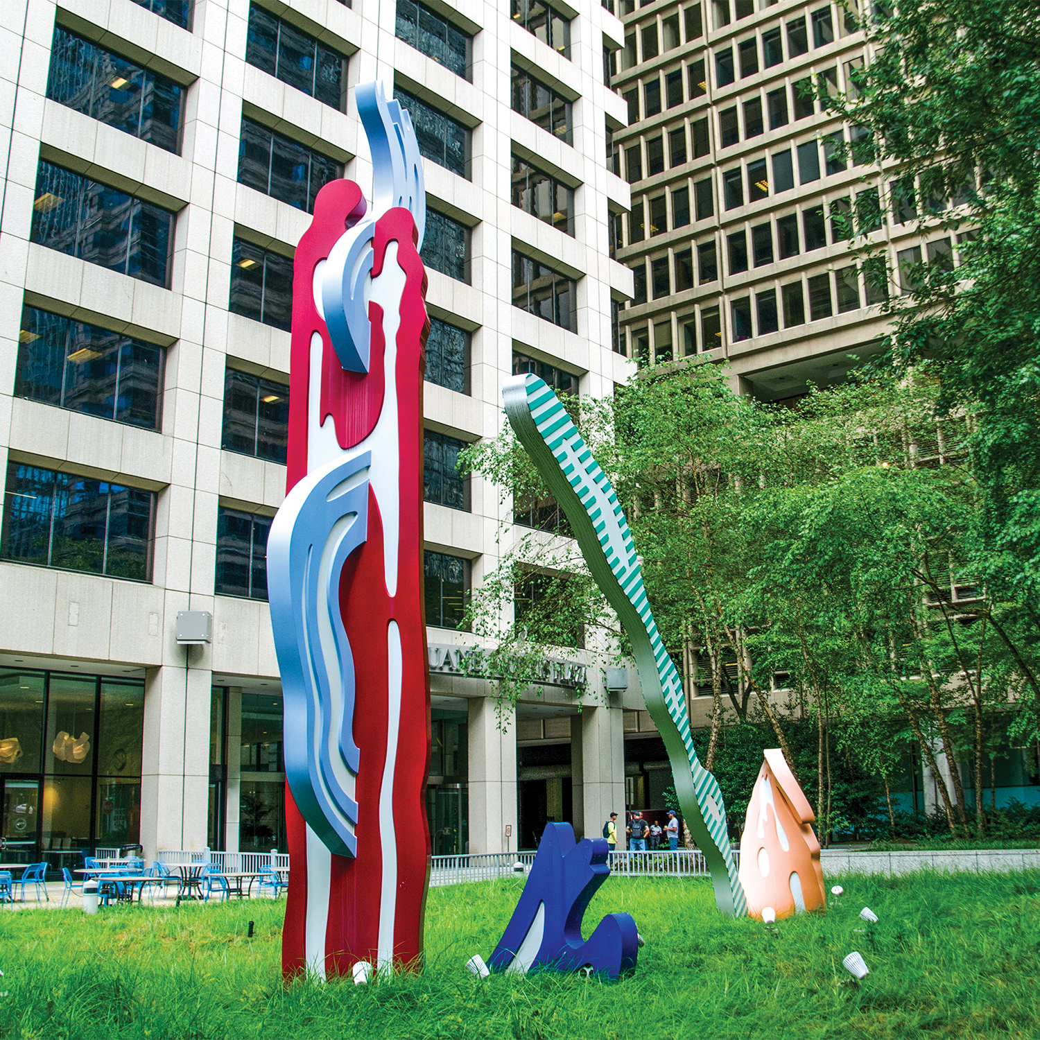 A large Pop-Art sculpture resembling brushstrokes found in comic strips or commercial printing. The "brushstrokes" are arranged in a playful composition with bold colors of red, blue, green and orange.